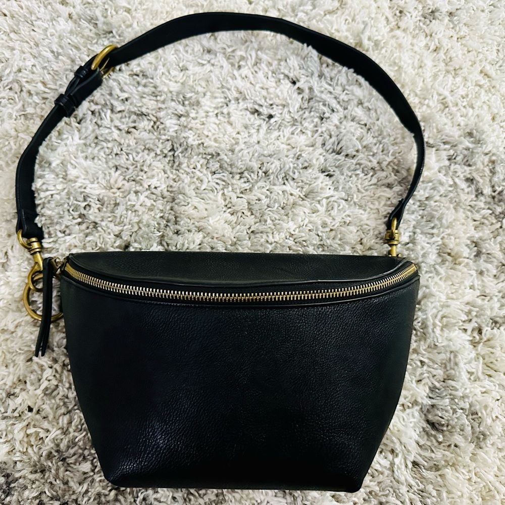 Target’s Large Fanny Pack - Universal Thread™m Black